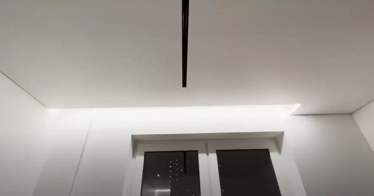 Морозостойкий натяжной потолок со световыми линиями — Симферополь, Севастопольская, 62, фото 2